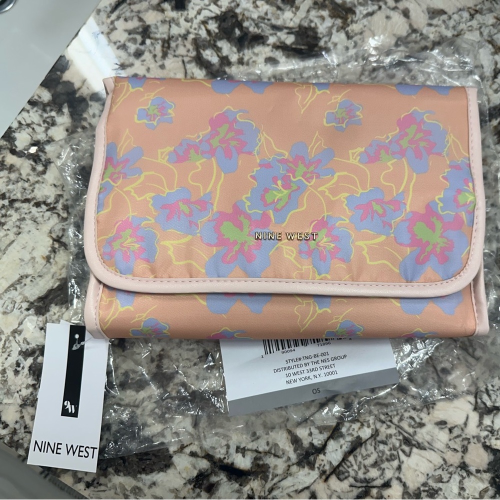 NWT Nine West Hanging Travel Organizer
